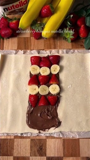 Crispy, flaky puff pastry filled with creamy Nutella, juicy strawberries & sweet banana#easydessert