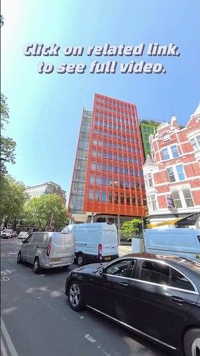 London Sightseeing: 4K London Walking Tour - Sunny - Leicester Sq, Charing Cross Road, Piccadilly.