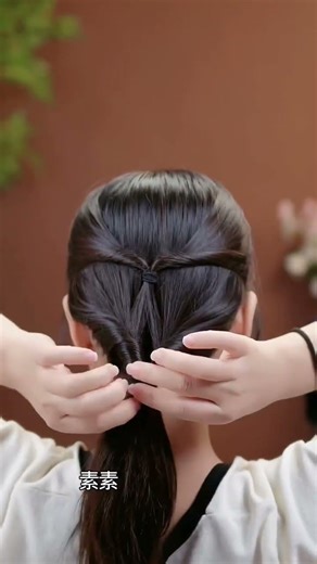 Aapki khubsurti mein chaar-chaand lagane wala hair design.