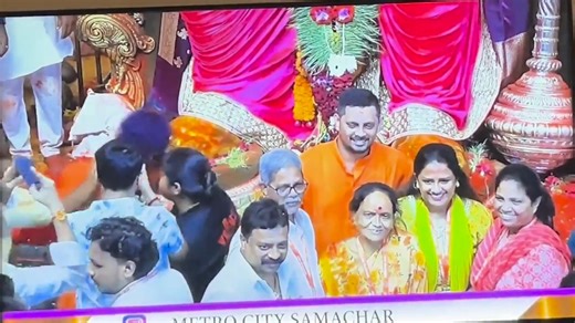Video Of Devotees Getting Violently Pushed By Security At Lalbaugcha Raja While VIPs Take Darshan Goes Viral #LalbaugchaRaja #Mumbai #TimesNow #TimesNowNews Video Courtesy: X | TIMES NOW