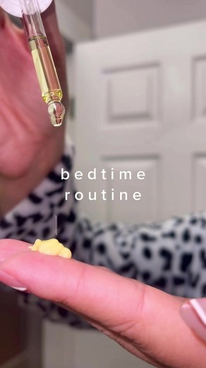 My every night routine 🧡 my self care present to myself after a hard day of work! Even if it wasn’t… we all deserve self love 🧡 fyi i have a code for this water bottle in my bio! #selflove #selfcare #selfcareroutine #asmr #asmrroutine #routine #nightdoneright #nighttimeroutine #nighttimeskincare #thecoldestwater #coldestpartner