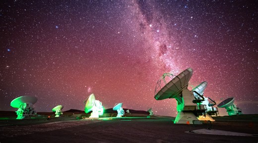 Magnetic Superhighways Discovered in a Starburst Galaxy’s Winds | ALMA Observatory