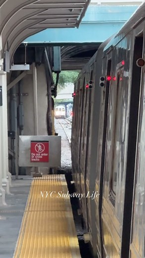 “Train Congestion Ahead of Us” #NYCSubway #NYC #MTA #NewYorkCitySubway #LIRR #SubwayTrain #NYCTransit You can now buy me a coffee: https://bmc.link/NYCSubwayLife | NYC Subway Life