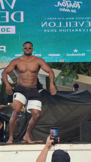 Murilo Mello on Instagram: "Pode sentar 🎶🕺🏽🔥 . Participação no @toatoaba"