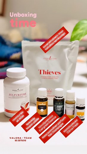 Thieves konetiskiainetabletit: Puhtaat astiat helposti ja luonnollisesti - turvallinen valinta koko perheelle. (Miksi astianpesuaineita pitää pystyä syömään? Lue blogini, linkki kommenteissa.) Sulfurzyme: Tue kehon luonnollisia puhdistusprosesseja ja vahvista hyvinvointiasi. MSM (ravintorikki) & gojimarjat yhdessä. Fennel eli fenkoliöljy: Lämmin ja mausteinen eteerinen öljy, joka antaa vauhtia ruuansulatukselle. Kokeile myös Plus-öljynä, maku muistuttaa lempeää lakritsia. Evergreen Essence -öljy