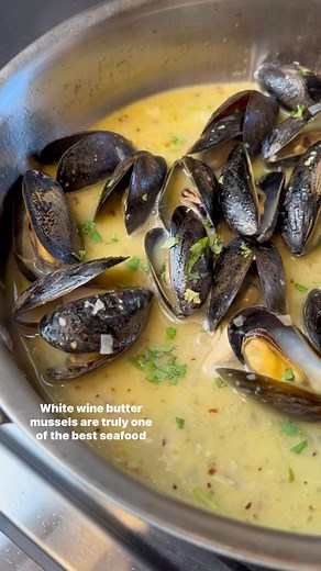 Kelly Scott on Instagram: "Mussels in white wine and garlic sauce 🔥 Mussels are one of the easiest seafoods to make! And this recipe is my go to when it comes to mussels. It’s creamy, garlicky, and delicious. This is the ultimate crowd pleaser! Here’s how you do it! Ingredients: 1 lb mussels salt 6 tbsp butter 2 shallots, chopped 4 garlic cloves, minced 1 tsp crushed red peppers 1 cup dry white wine chopped parsley for garnish See recipe online for full steps: https://kellyscleankitchen.com/202