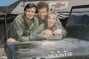 'M*A*S*H' Star Wayne Rogers Dies at 82