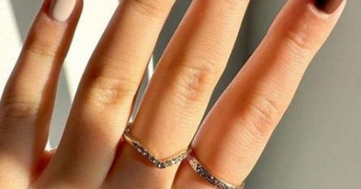 Coffee nails: conheça a tendência de nail art do momento