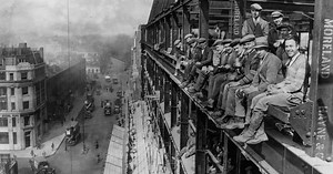 40 Amazing Vintage Photographs That Capture Everyday Life in London During the 1920s