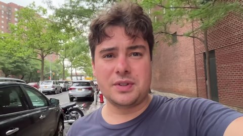 Foreigners surprise elders with their Mandarin during tea ceremony