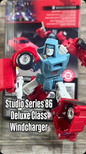 Clean , simple and pretty decent , that’s SS86 #Windcharger for you #transformers #transformerscollector from @roborobosg #transform Really do enjoy the head articulation gimmick , hope to see them implementing it on other characters. Overall decent basic articulation , ankles are abit janky like with 86 bee and is quite easily untabbed from position but not too bad. Very enjoyable figure . . : . #transformersstudioseries #transformersstudioseries86 | Jhund The Jester