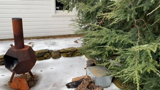 It’s National Quilting month and what better way to celebrate than with the Mother of Modern Quilting, Denyse Schmidt. Watch as Denyse sits down in her home to answer 19 questions. Denyse Schmidt Quilts . . . . #freespiritfabrics #dsquilts #denyseschmidt #modernquilting #modern #makers #makersgonnamake #quilting #quilt #sewing #motherofmodernquilting | FreeSpirit Fabrics