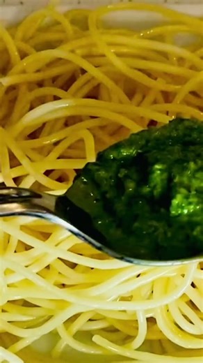 5 Minutes Spinach Pesto, Healthy, Fresh & So easy!