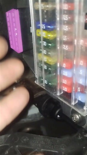 UP VOLKSWAGEN, localização da tomada OBD2 ou tomada do scanner