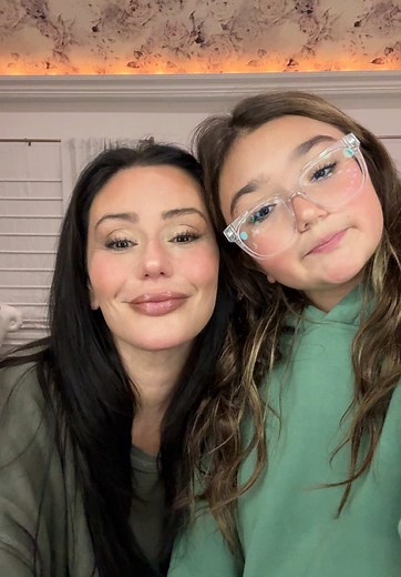 Chaotic Makeup with Meilani: Tea and Gossip