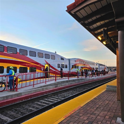 #GoldenHour at the Downtown Albuquerque Station this morning. #MondayMorning #NMRailRunner #RideRioMetro | New Mexico Rail Runner Express
