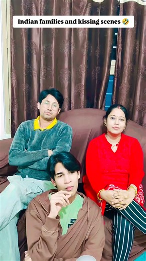 Indian families vs kissing scenes 🤣 #vibhabirtharia #BeSharma #titanic #funny #indianfamily #mom