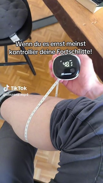 Wenn du es ernst meinst, kontrollier deine Fortschritte und schau, ob dein #training ankommt #muskeln #körper #tiktokmademebuyit #FrühjahrsDeals
