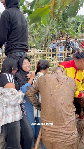 Tiga Gadis Cantik Mau Main Kena Sama Kuda Lumping!! Seni Benjang Mekar Budaya