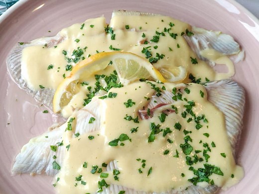 Ailes de raie et sauce au beurre