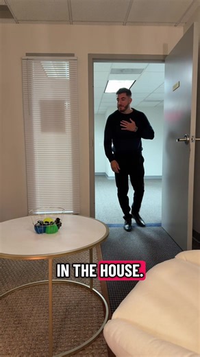 How I expect all my clients to react when I pull up to the session 😂 #therapisthumor #therapistsontiktok #mentalhealth #mytherapy