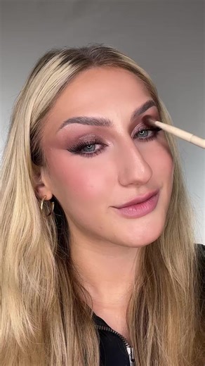 making a lipgloss to match my eyes💋#diymakeup #lipgloss #liptutorial #makeuptutorial #reels #trendingreels | Makeup by Katie