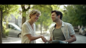 Weekend lovers try a relationship in 'Monday'