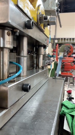 Alta producción con matrices progresivas. Somos metalúrgica Lini srl.