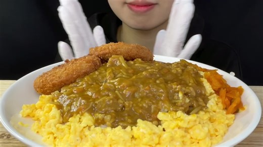 美味(*´༥` *) 𝑌𝑜𝑢𝑇𝑢𝑏𝑒 アップしましたm(_ _)m #ASMR #eatingsounds #食べる音 #キーマカレー #メンチカツ #オムカレー #咀嚼音