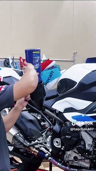 🏍 🏁賽道日整備回顧·part 1✨ 在9/14麗寶賽道日前 我們做了全方位整理🔧 細節到位，才能安心全力奔馳 🏁🔥 👉 下一次，你準備好了嗎？😎 #信志重車 #賽道日回顧 #麗寶賽道 #TrackDay #重機日常 #賽道日整備 #MotorcycleLife #賽道日
