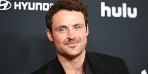 Dylan Efron is driving the gays wild again with his steamy new selfie