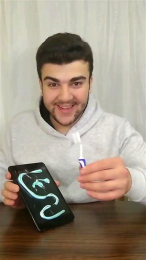 حطيت معجون أسنان على شاشة مكسورة 😳 هل رجعت جديدة ولا خدعة؟! Toothpaste Screen Hack