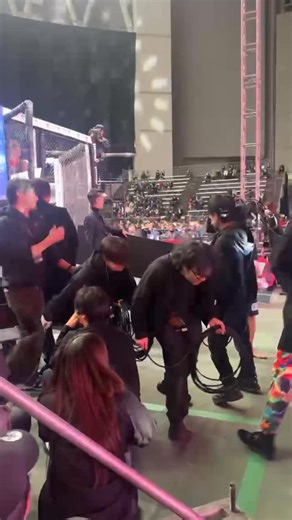 Breaking Down on Instagram: "#BreakingDown18 オープニングファイトから激しい撃ち合い！！ 【📡LIVE】配信中 🔴BD LIVEなら最安値2,980円 🔽PPVチケットはプロフィール欄から #BreakingDown #ブレイキングダウン"