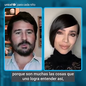 Sofia Carson habla con el profesor del año en Chile sobre la importancia de las vacunas contra la COVID-19 para la educación de los niños y las niñas. #LasVacunasFuncionan | UNICEF en español