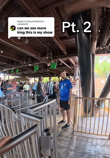 Replying to @BazenIsBack Aftermath of the Tigris fight… security finally showed up 💀 (pt. 2) #fyp #publicfreakout #buschgardens #themepark #fight