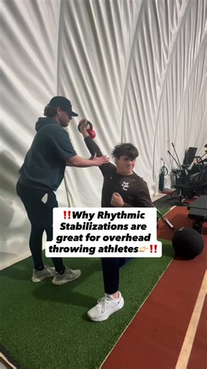 BSF PITCHING PERFORMANCE on Instagram: "‼️DYNAMIC STABILITY WORK 💪🏼‼️ Objective: using rhythmic stabilizations to build dynamic stability for overhead throwing athletes✅ ▫️Rhythmic stabilizations are a simple way to prime the shoulder before throwing or reset it after. They teach the surrounding muscles to contract quickly and stabilize the joint while external forces are applied — exactly what pitchers deal with on the mound (gravity, momentum, ball weight, high-velocity rotation). ▫️They cha