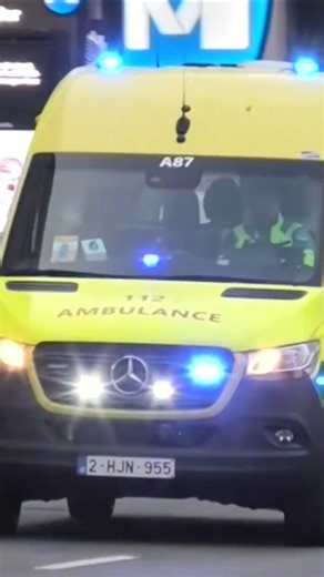[E-HORN] Brandweer Brussel NIEUWE ZIEKENWAGEN A87 met spoed in Brussel! #ambulance #brussels