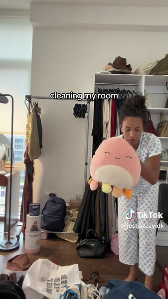 Extreme Clean Room: Cleaning My Room Fast and Easy