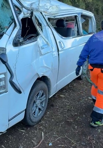 හිමේ පරිස්සමෙන් යන්න කවුරු කවුරුත්.. 🥶🥶#bye #kdh #kdhlovers #supergl #toyota #snow #accident #japan #japanlife🇯🇵 #japanlifestyle