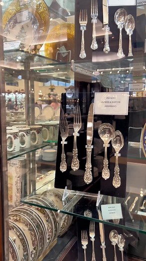 Ever wonder what it feels like to dine like nobility, with history cradled in your hands? This is sterling silver pattern Francis I by Reed & Barton. #athomewithreplacementsltd #tablesetting #tablescape #tablestyling #homedecor #tableware #maximalist #maximalism #grandmillenial #vintagecollection #tablewareset #reedandbarton #flatware #silverware #history #flatwarecollection #tabledecor