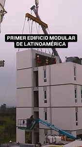 Así se levantó Momentum, el primer edificio modular en hormigón armado de Latinoamérica, ¡en tan solo un día! A f7 Construido en el Parque de Innovación @ctec_construccion junto a @cdt_chile, bajo el programa #ConstruyeZero, fue liderado por @facorochile, @twh.cl y @stochile, junto a @empresasmelon, @azaacero, @volcancl, @metaverso.otec,@grupotx.cl y @vinylventanas, que aportaron soluciones innovadoras para hacerlo posible. Un proyecto que demuestra que la construcción puede ser más rápida, sust