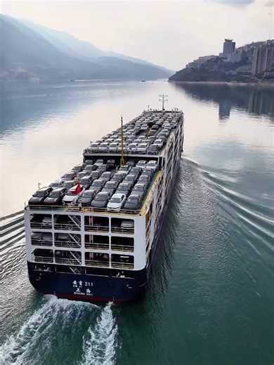 Biggest Ship Cars Load in the North Ocean