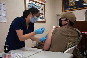 USS San Diego (LPD 22) Conducts Well Deck Operations