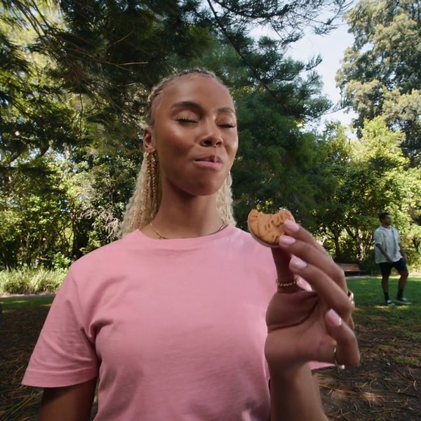 (4 pack) Biscoff Vanilla Cream Sandwich Cookies, 2 fresh packs (11 cookies per pack) 7.76oz net wt