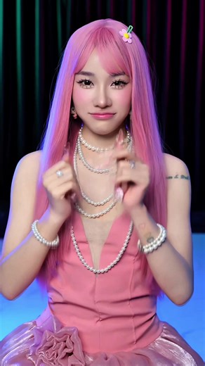 Transformación de maquillaje con Sora