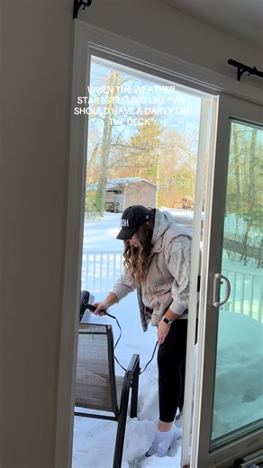 Enjoying a Darty on the Deck: Summer Vibes