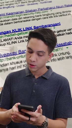 Maybank Indonesia on Instagram: "Waspada Upaya Penipuan! Hati-hati jika Anda menerima pesan melalui WhatsApp atau SMS yang menginformasikan bahwa Anda memenangkan undian berhadiah. Kenali modus penipuan dan selalu jaga kerahasiaan data pribadi serta data perbankan Anda. Jangan klik link sembarangan. Jangan pernah memberikan data pribadi dan perbankan Anda seperti NIK, nama ibu kandung, nomor kartu kredit/debit, 3 digit pada kartu (CVV/CVC), kode One Time Password (OTP), Transaction Authorization