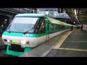 新大阪駅を発車する特急列車
