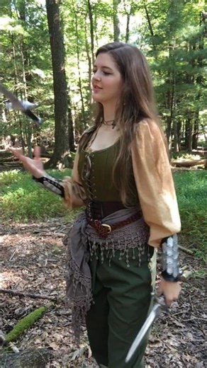 Knives are a girls best friend😇⚔️ #cosplay #fantasycosplay #acting #funny #relatable #oc #shorts