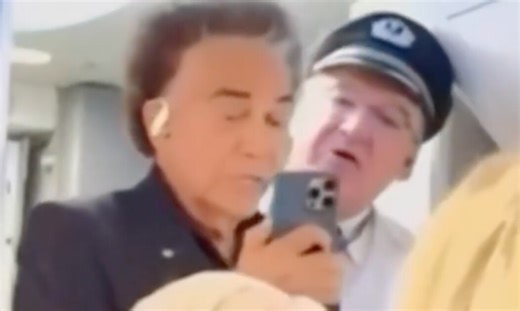 Al Puma Rodríguez lo bajaron de un avión tras pelearse con el piloto: el video del bochorno que protagonizó